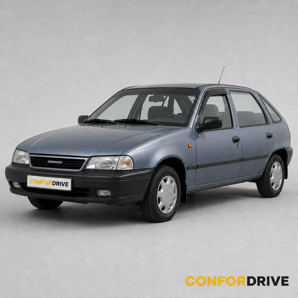 Daewoo Nexia 1994-1997 com chuventos interiores nas portas da frente