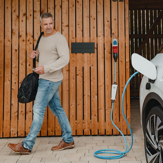 NRGkick 32A 10m Set Optimal, Estación de Carga móvil para Coches eléctricos, Cargador sin instalación, Incl. Adaptadores 32A & 16A + Enchufe Schuko, Cable de Carga EV con Bolsa de Transporte