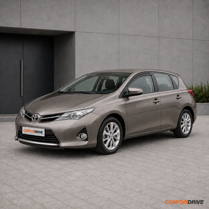 Chuventos Toyota Auris Hatch 2013-2018 aplicados na calha dos vidros dianteiros