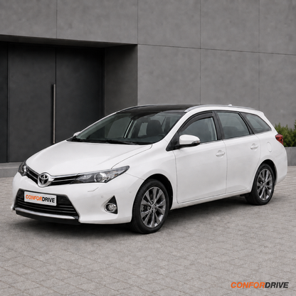 Chuventos Toyota Auris Touring Sports 2013-2018 aplicados na calha dos vidros dianteiros